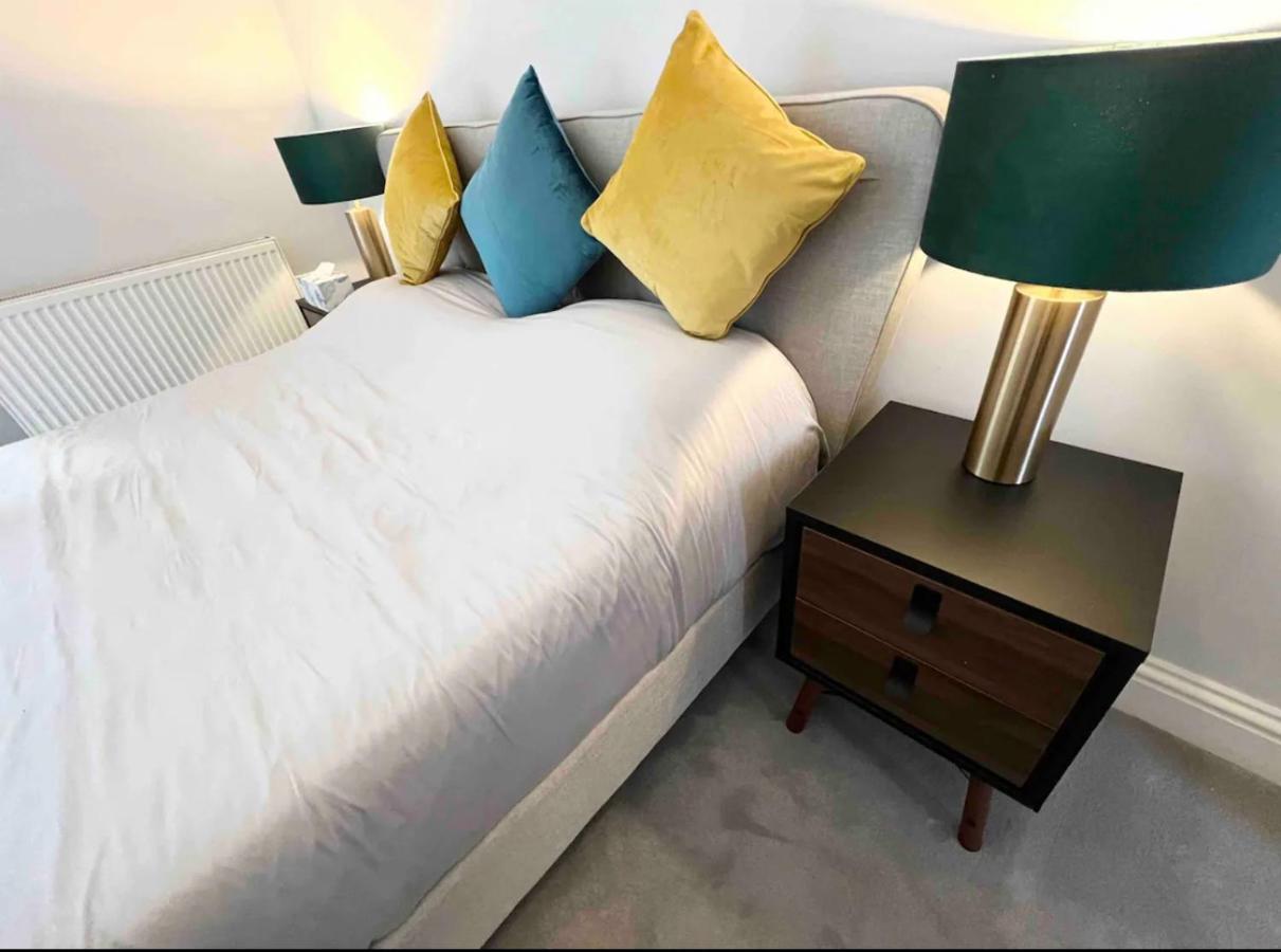 Spacious 2 Bed In The Heart Of Kensington Londra
