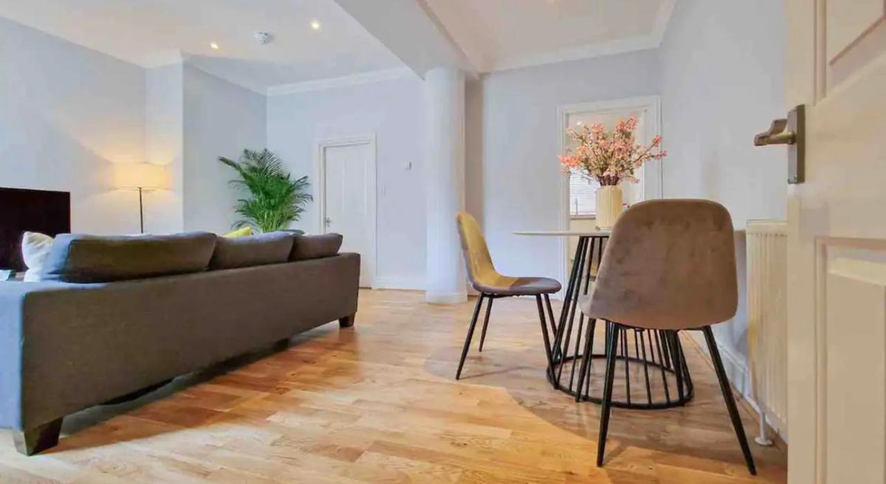 Spacious 2 Bed In The Heart Of Kensington Appartamento *