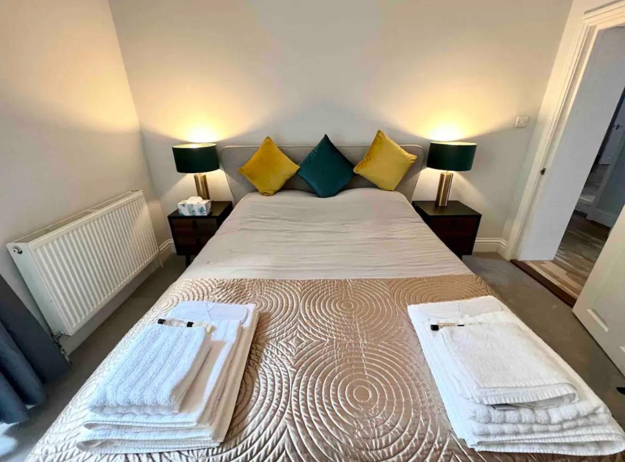 Spacious 2 Bed In The Heart Of Kensington Appartamento