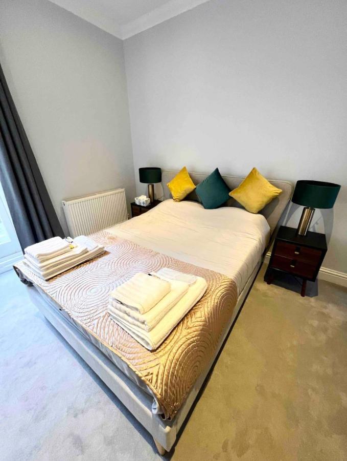 Spacious 2 Bed In The Heart Of Kensington Appartamento Londra