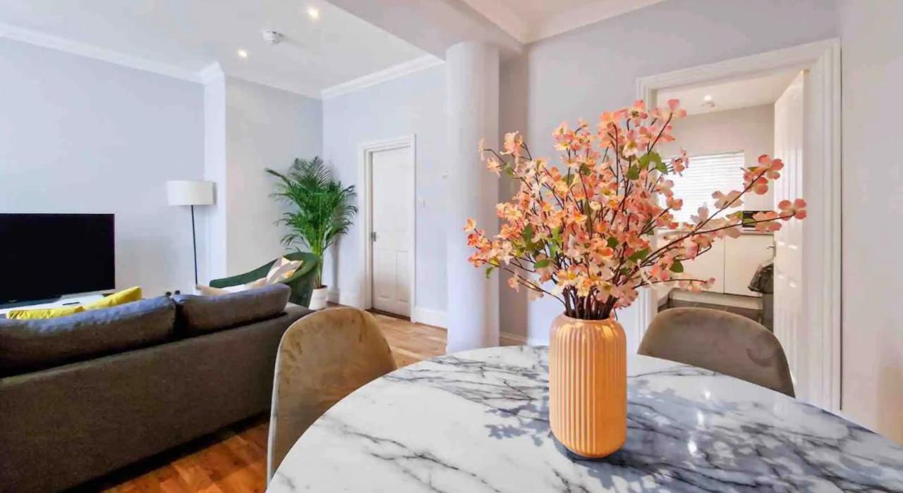 Appartamento Spacious 2 Bed In The Heart Of Kensington