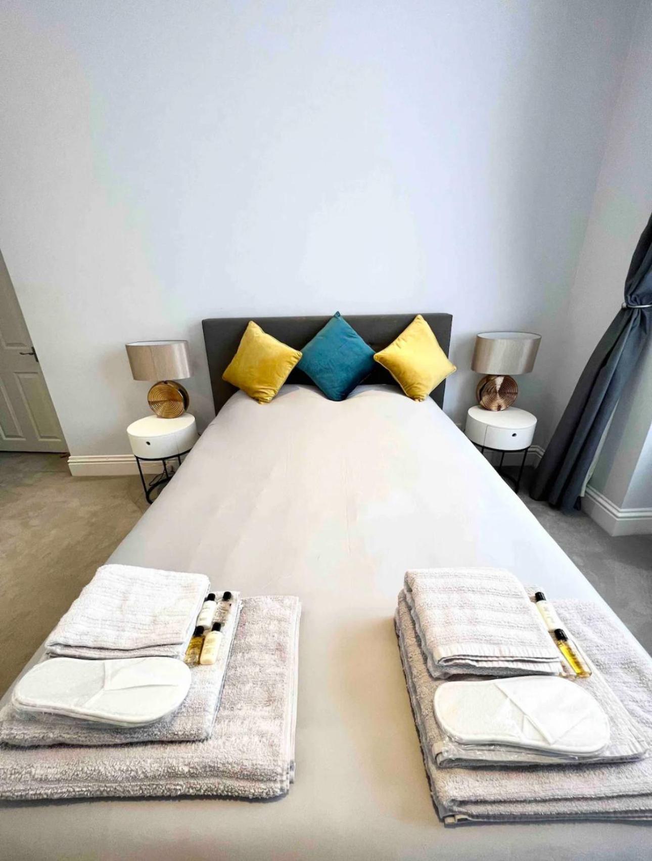 Spacious 2 Bed In The Heart Of Kensington Appartamento